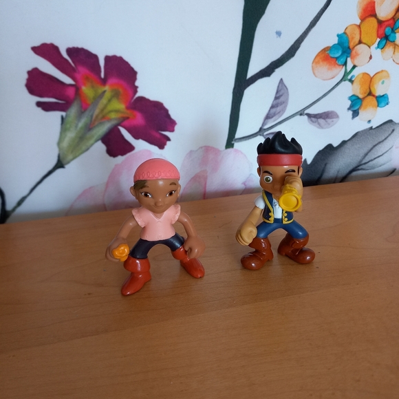 Disney Junior Jake And The Neverland Pirates Figure set Izzy Jr Cake Toppers 3" - Picture 1 of 11